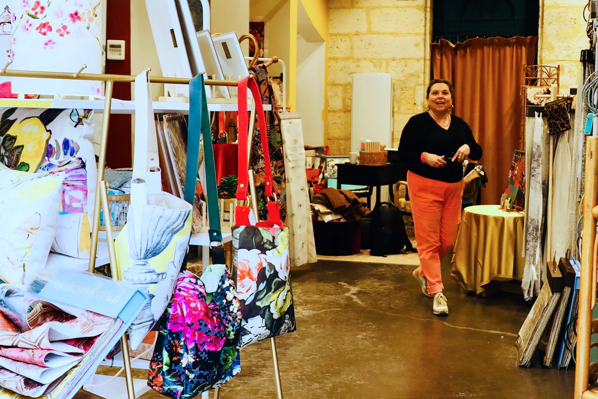 Tissus, peintures, papiers-peint Angoulême.