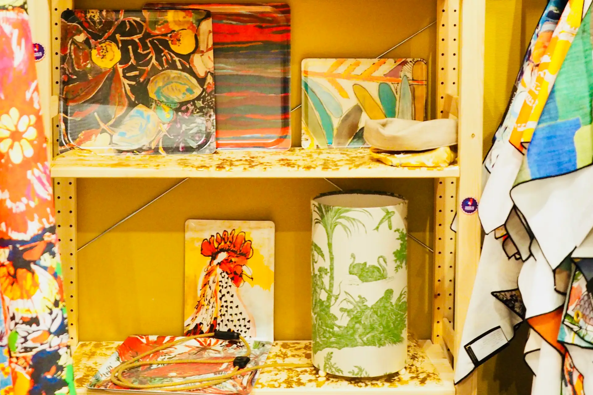 Tissus, peintures, papiers-peint Angoulême.